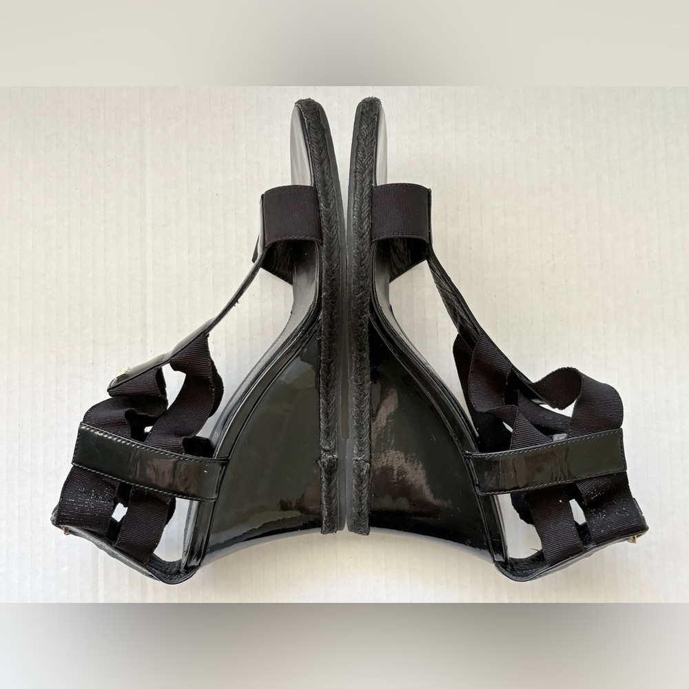 Fendi Black Patent Leather T-strap Wedge Sandals with Logo Hardware Size 38.5/ 8 - Picture 14 of 15